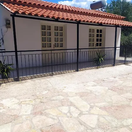 Retzos Apartment *