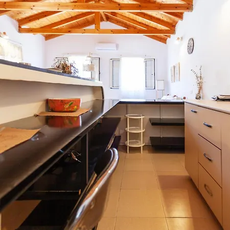 Retzos Apartment *